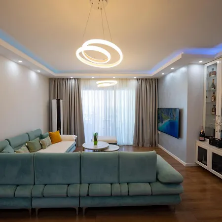 Starview Rooftop Sarand Apartment *